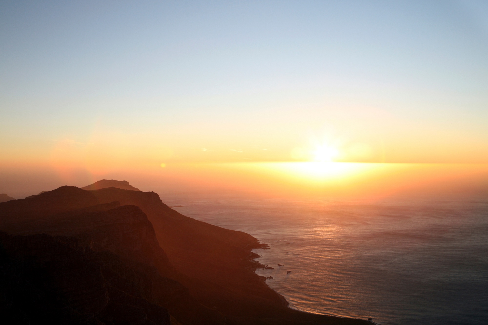 Cape Town's Table Mountain during sunset and Indian Ocean